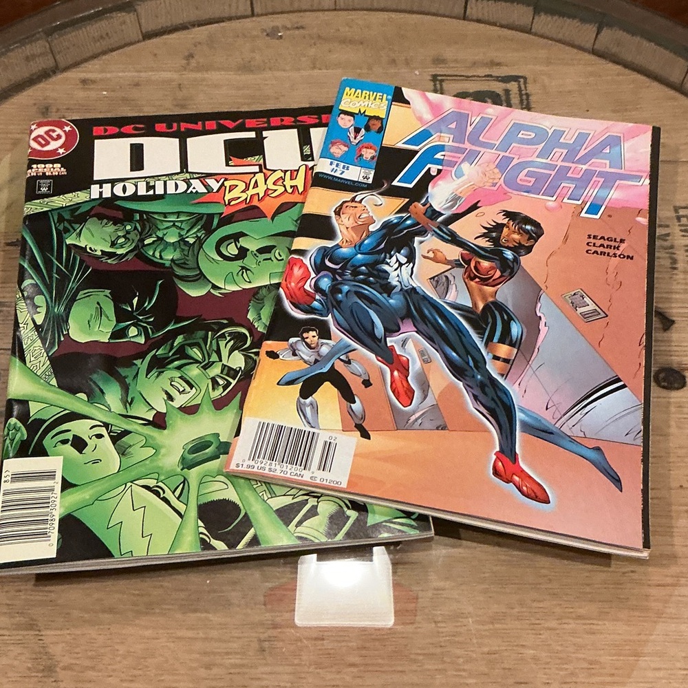 DC Universe Holiday Bash Comic - Green and Black Cover